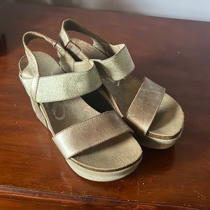 Otbt platform sandals with a wedge. Elastic strap over the ankle. Size 7
